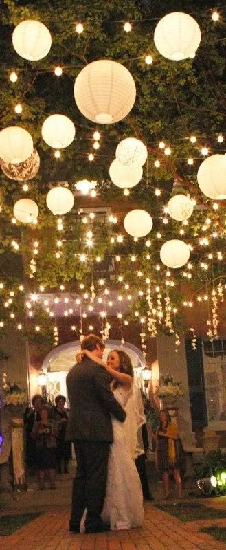 36 Inch White Jumbo Free-Style Ribbing Round Paper Lantern